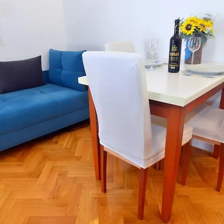 One Bedroom Terrace Parking Апартаменты