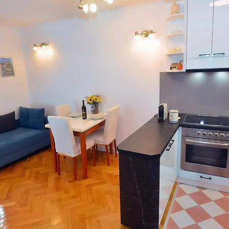 One Bedroom Terrace Parking سبليت